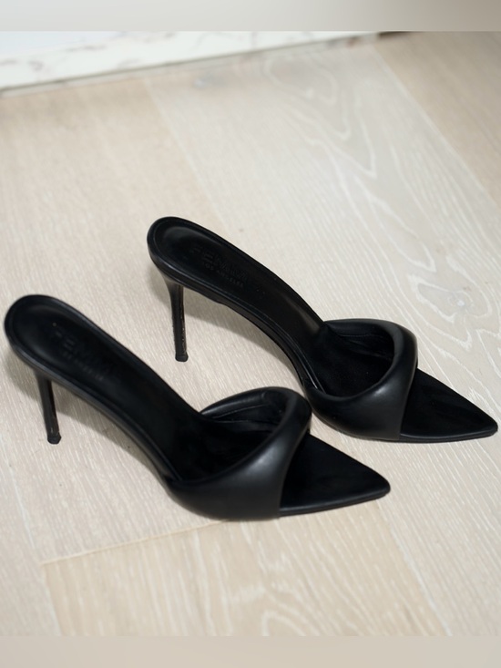 La Femme Shoes - Femme Los Angeles Saint Slipper Black Pointed Toe Stiletto Mule‎ Heels SIZE 38